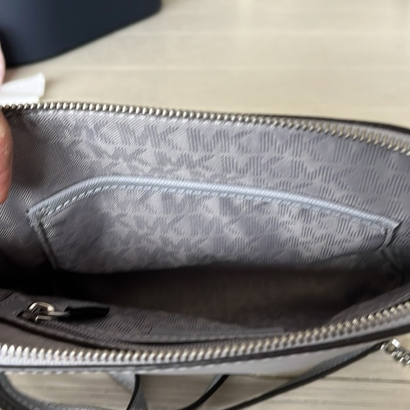 Michael Kors Brand New women’s bag. Superb condition. Lt. grey w/2 interior pkts - Picture 7 of 9